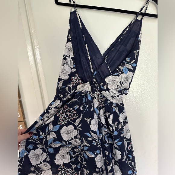 Navy Open Back Pattern Romper - Picture 6 of 7